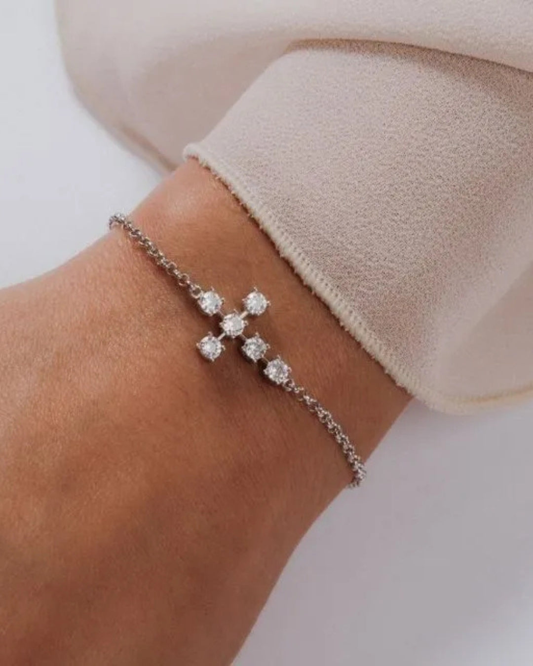 Pulseira cruz com seis zircônias p925