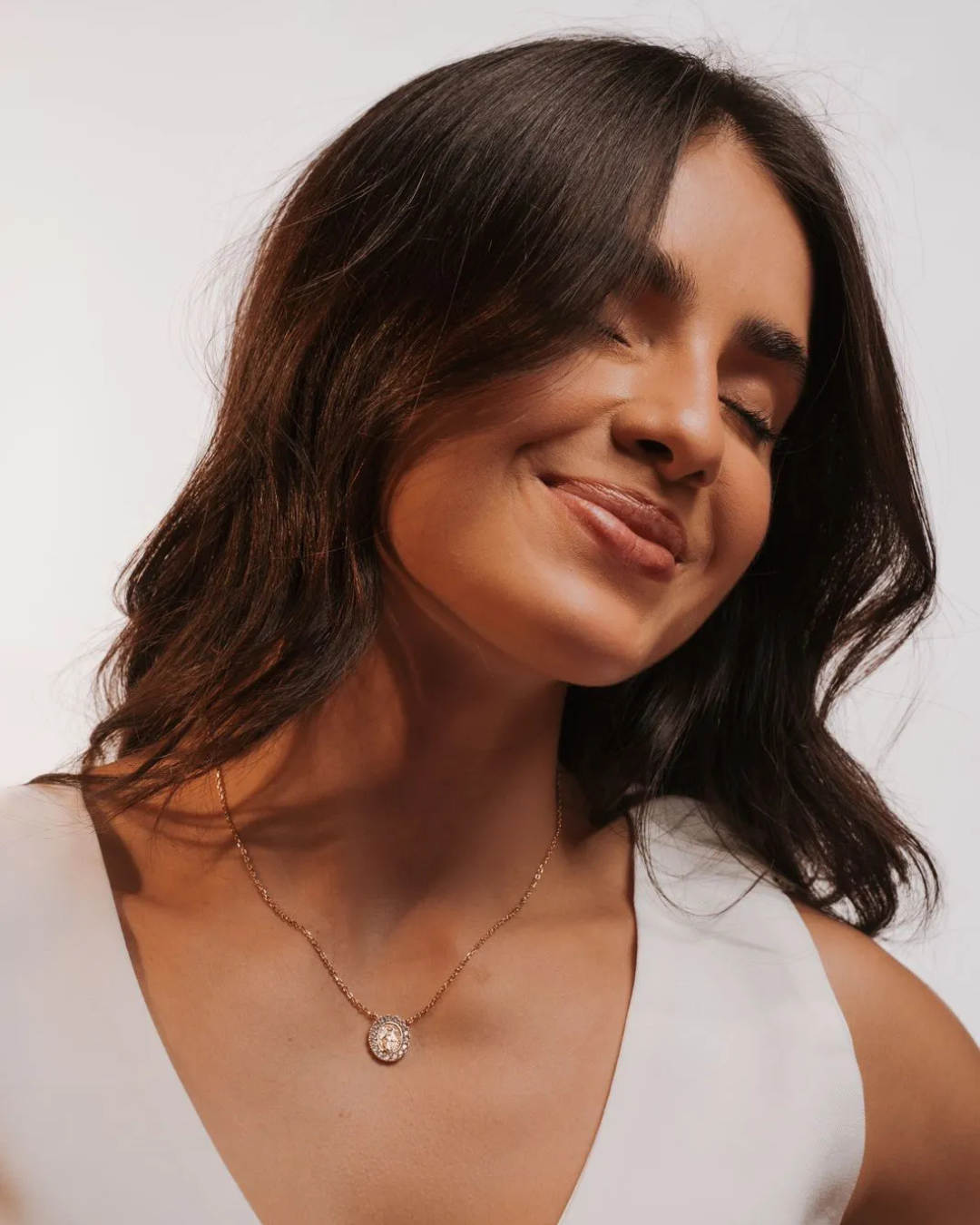 Colar com medalha de Nossa Senhora das Graças