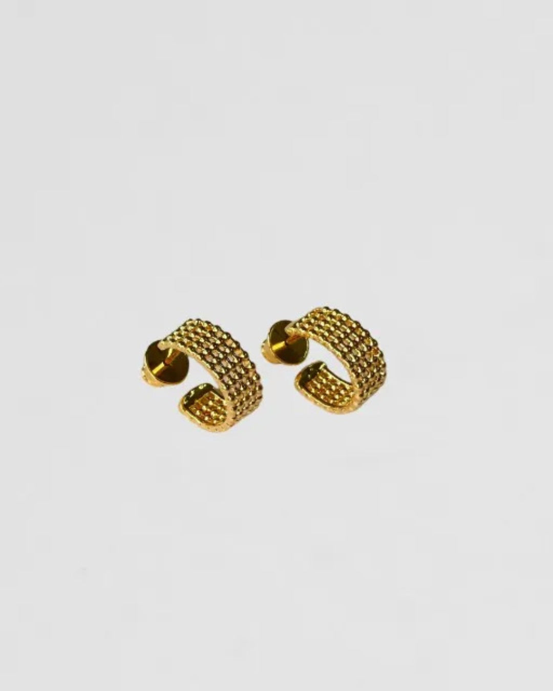 Brinco argola texturizada gold clássica