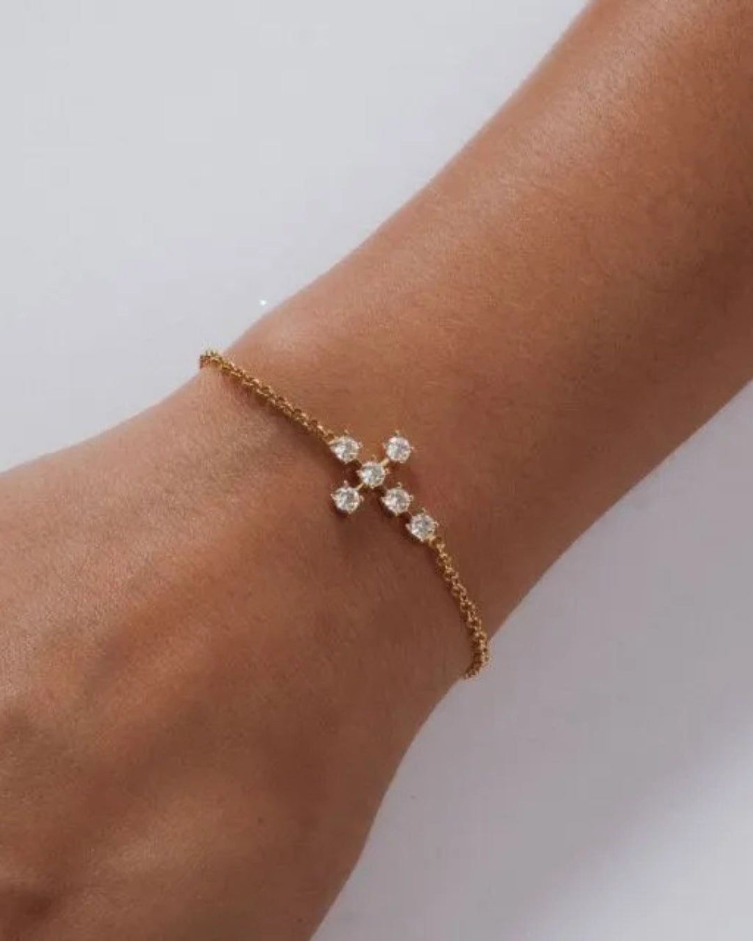 Pulseira cruz com seis zircônias p925