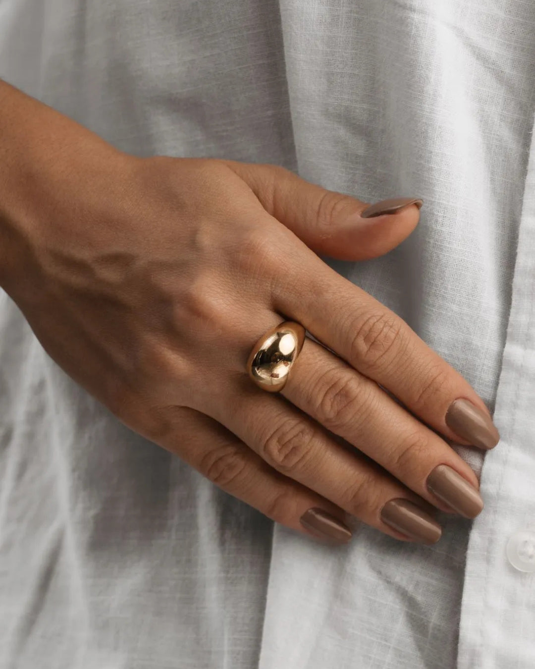 Anel maxi gold vintage liso com formato arredondado