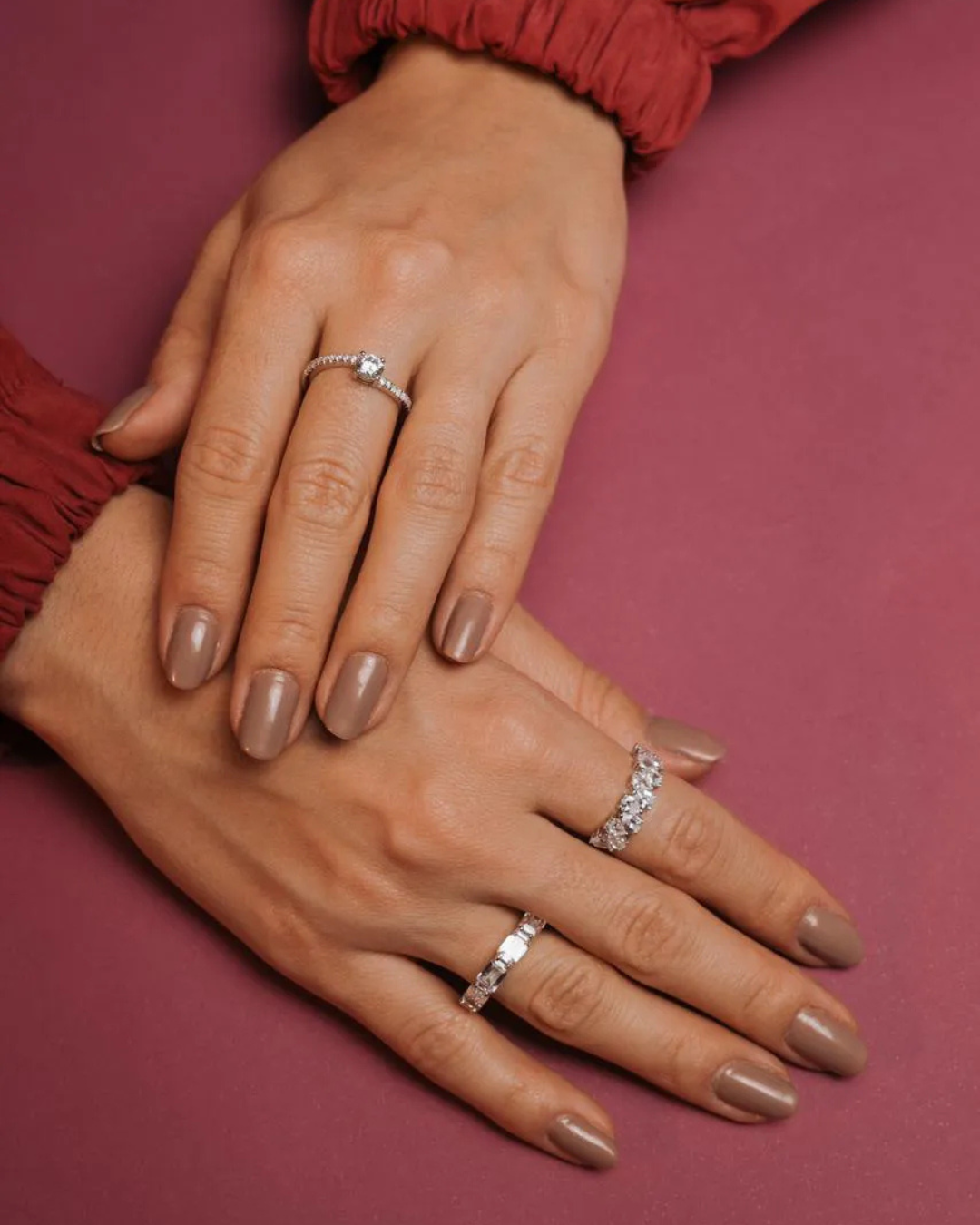 Anel com zircônias baguetes estilo joia