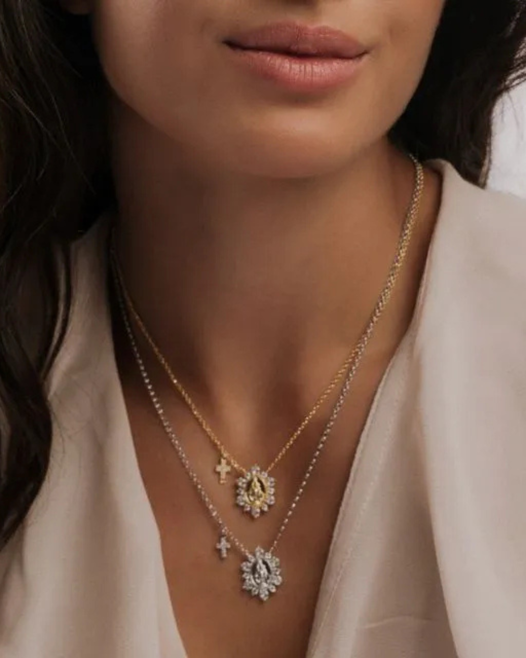 Colar com medalha de Nossa Senhora das Graças e mini cruz p925