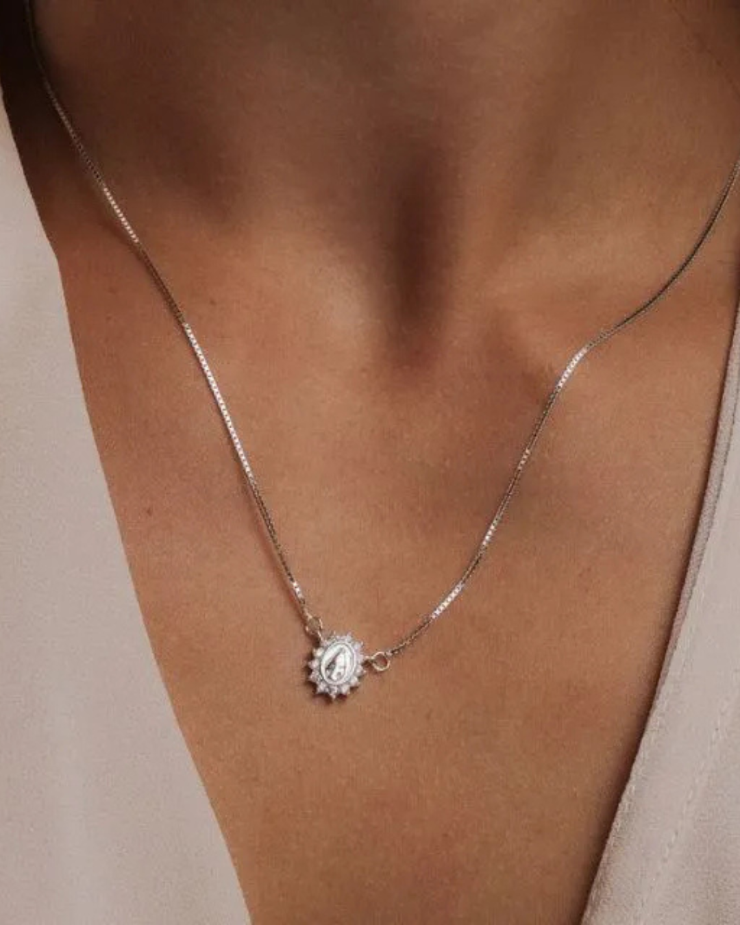 Colar escapulário minimalista Nossa Senhora das Graças p925