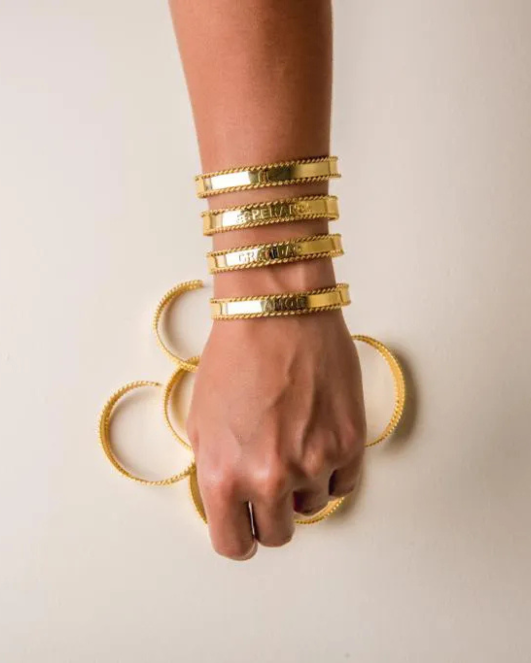 Bracelete ajustável com palavras