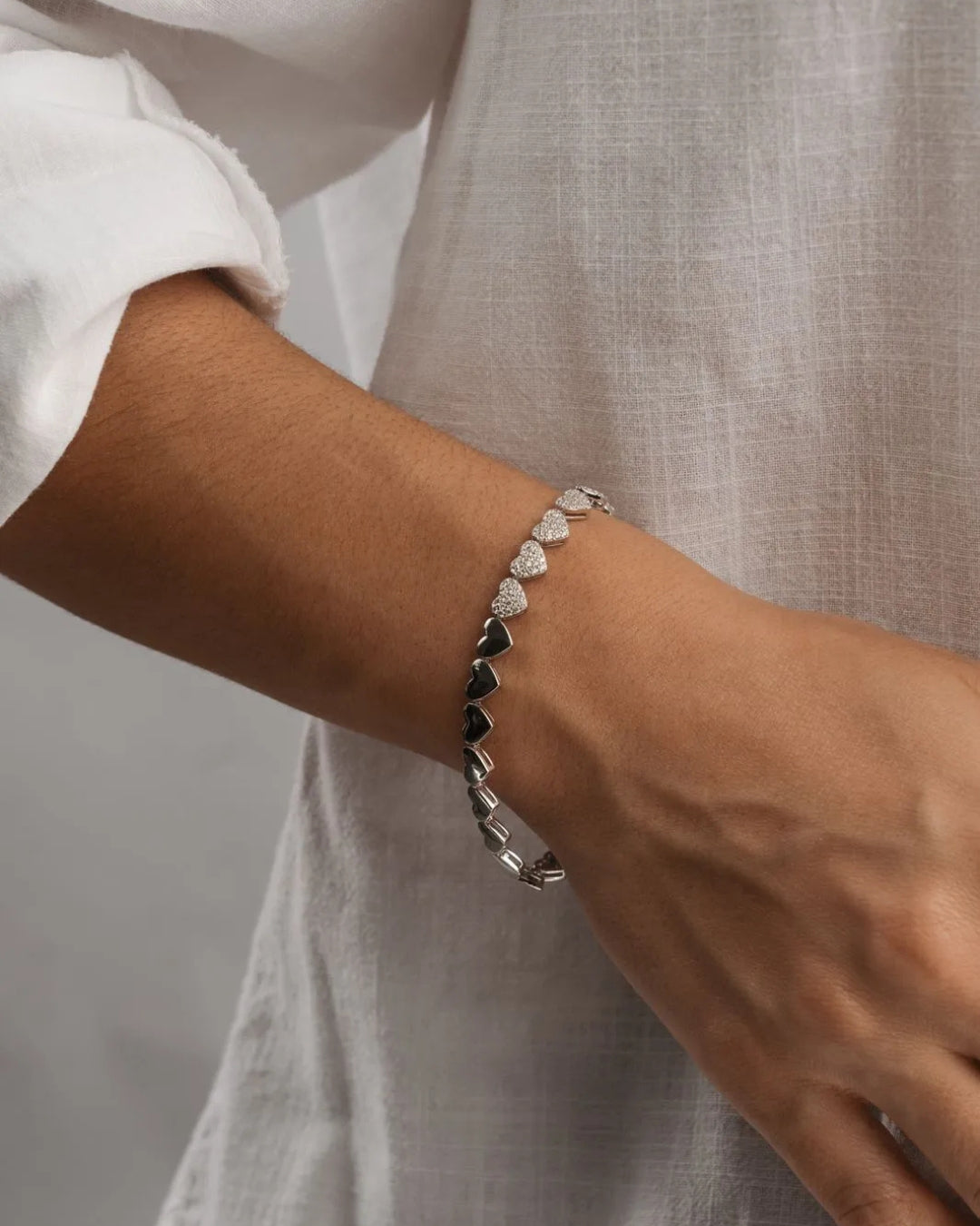 Pulseira riviera corações com micro cravações e corações lisos P925