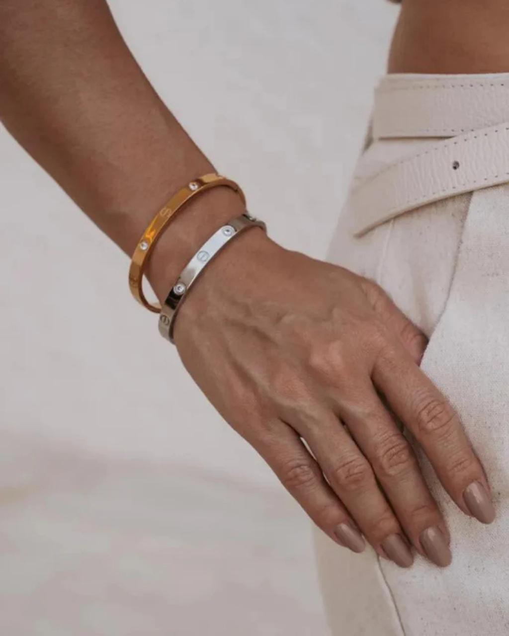 Bracelete estilo cartier com zircônias salteadas