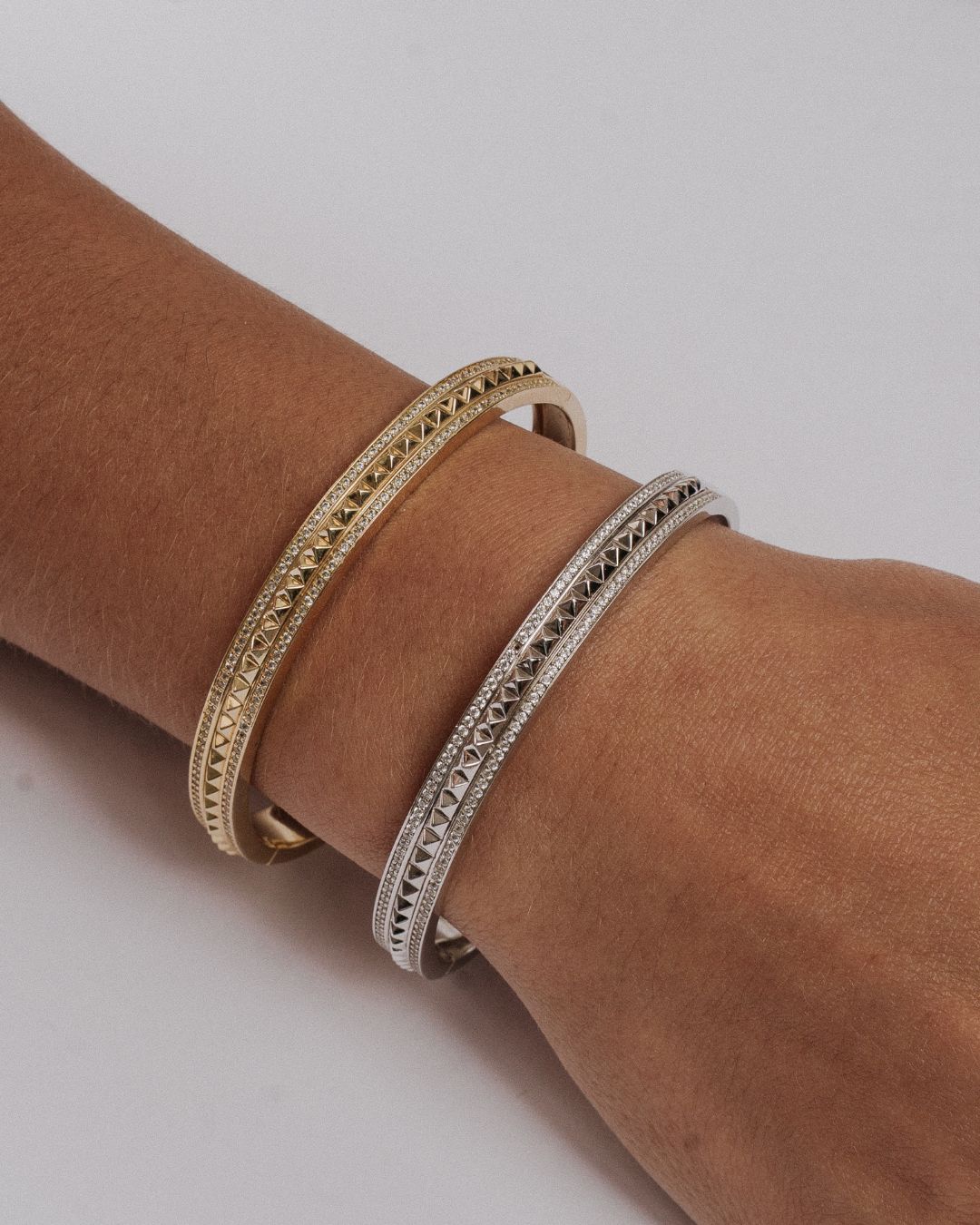 Bracelete com trava de segurança classy P925